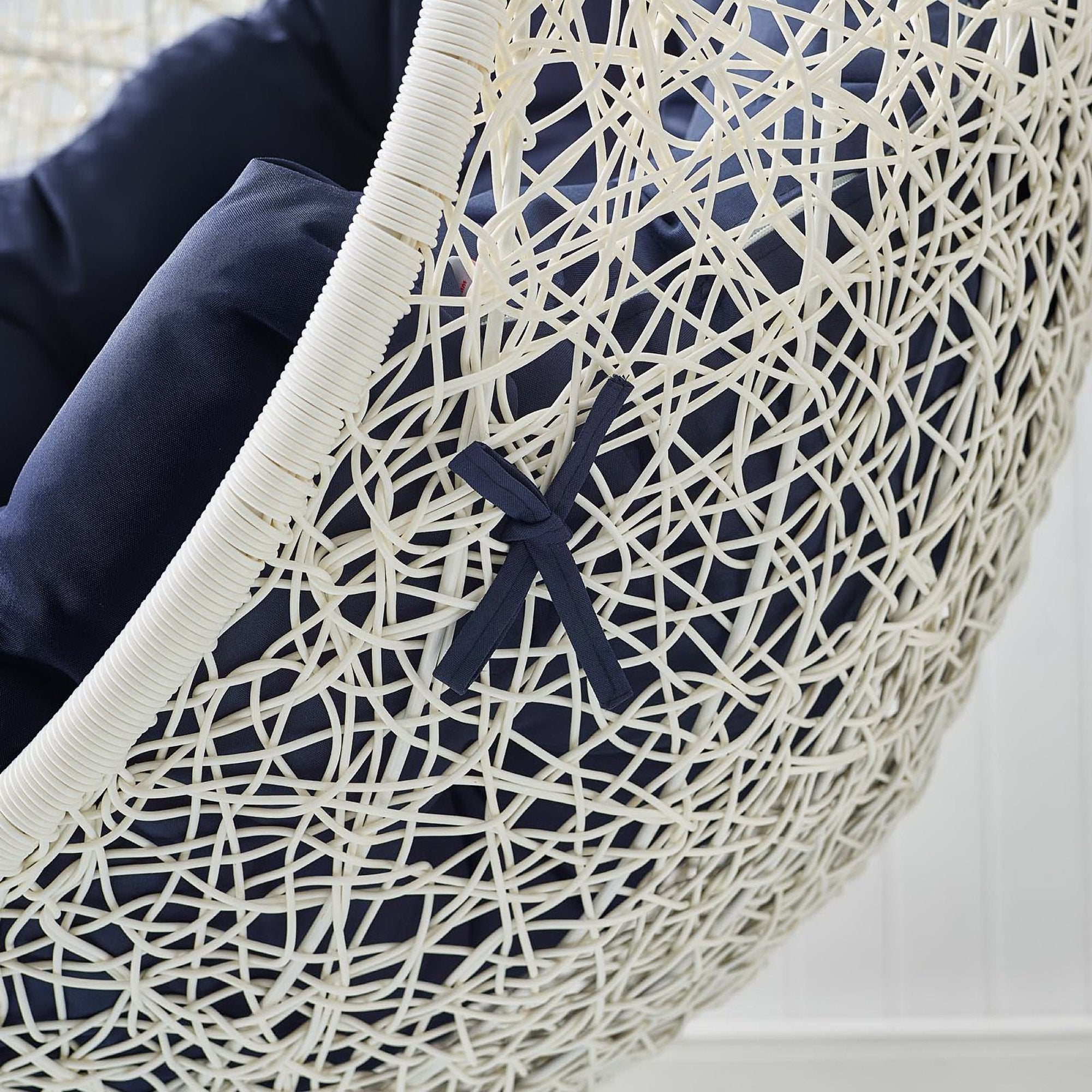 Hide Outdoor Patio Swing Chair With Stand - White Navy