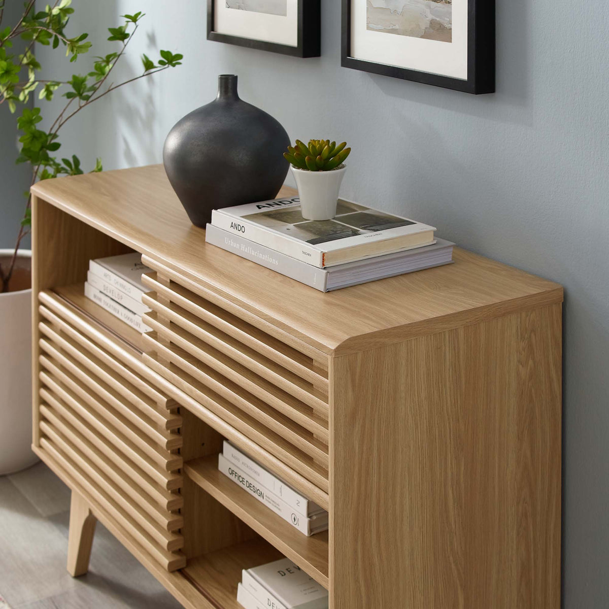 Render Display Stand - Oak