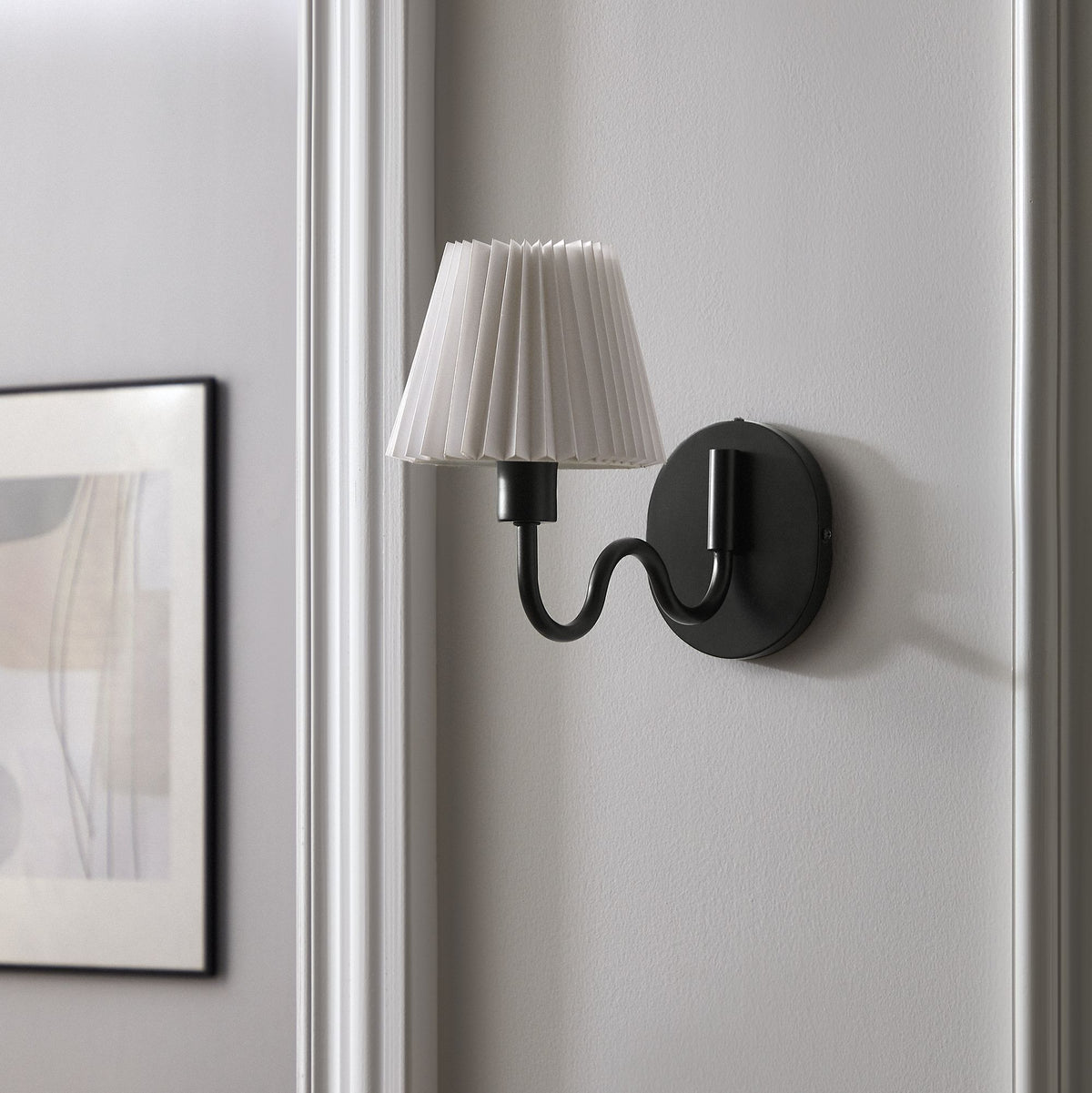 Wave Squiggle Arm Wall Sconce - Black