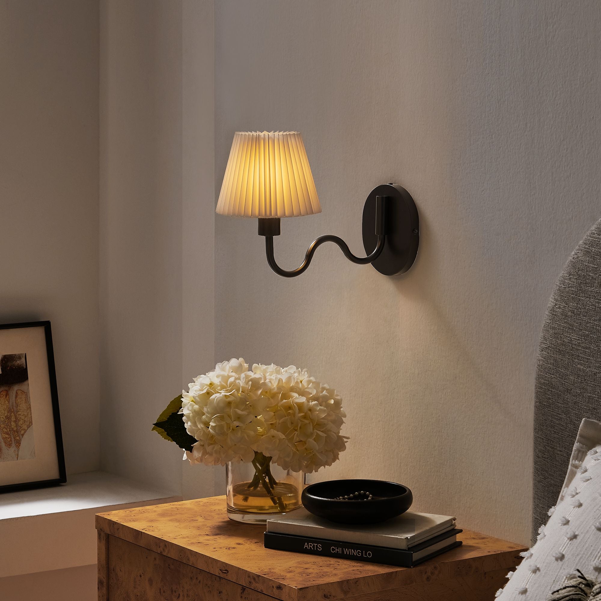 Wave Squiggle Arm Wall Sconce - Black