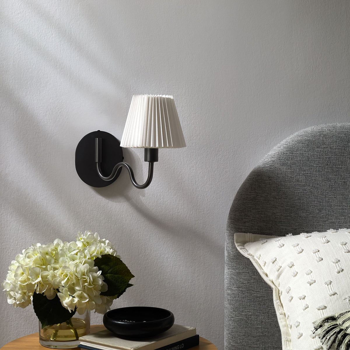 Wave Squiggle Arm Wall Sconce - Black