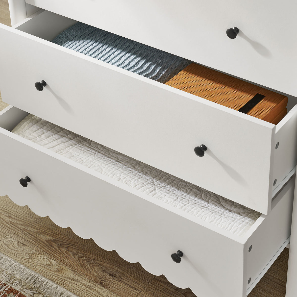 Emmeline Scalloped 5-Drawer Chest - White