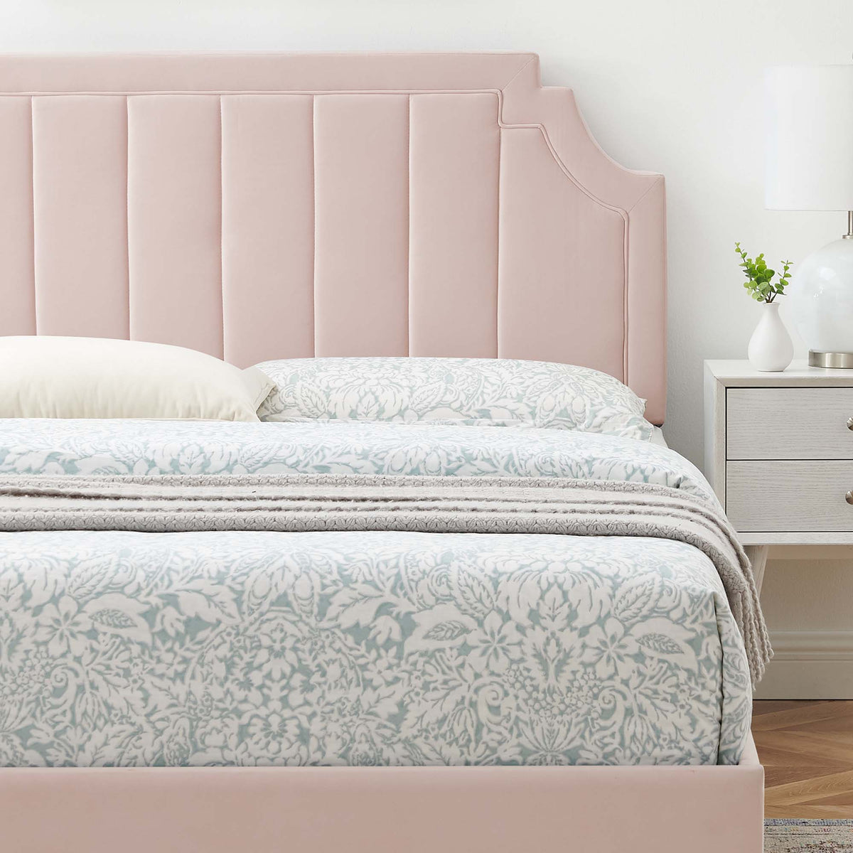 Sienna Performance Velvet Twin Platform Bed - Pink (MOD-6908-PNK)