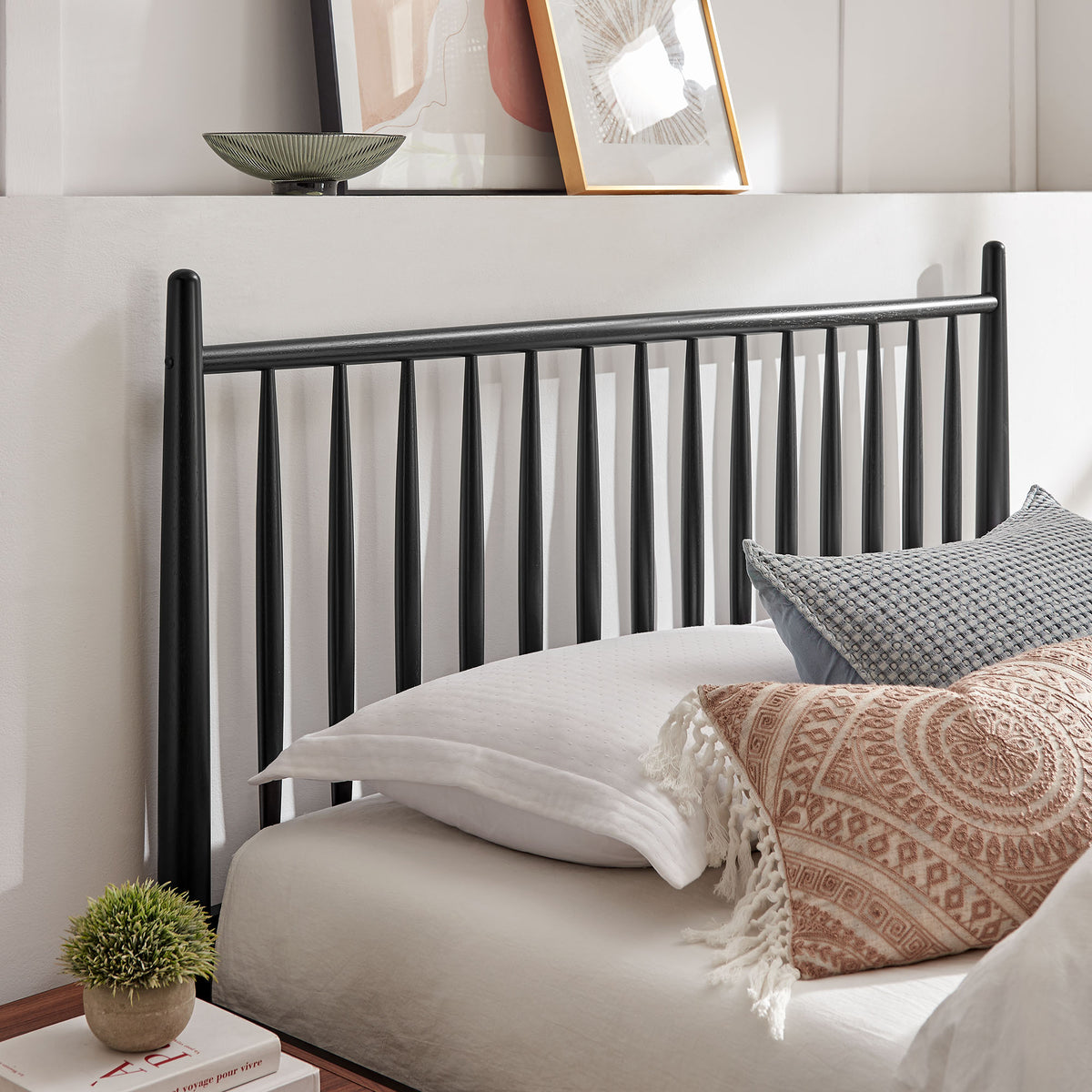Zane Full Size Spindle Bed Frame - Black