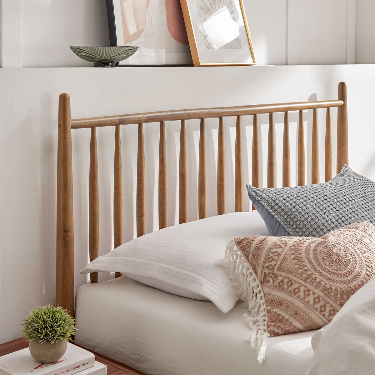 Zane Full Size Spindle Bed Frame - Walnut