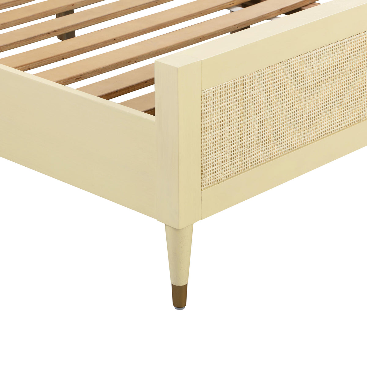 Sierra Wood &amp; Rattan Bed