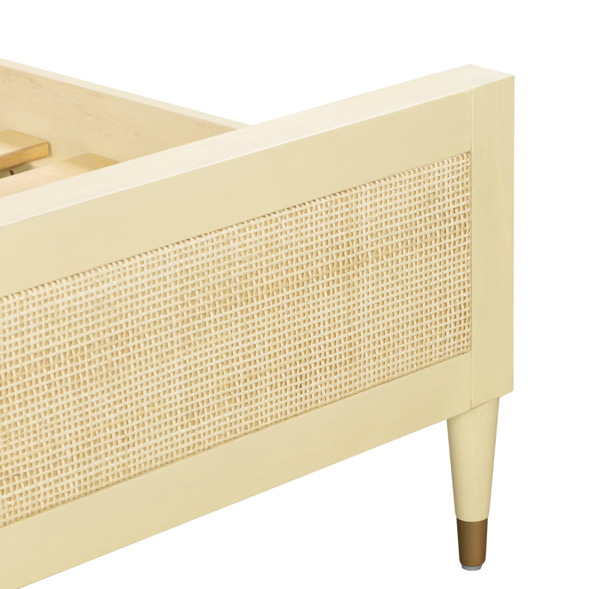 Sierra Wood &amp; Rattan Bed