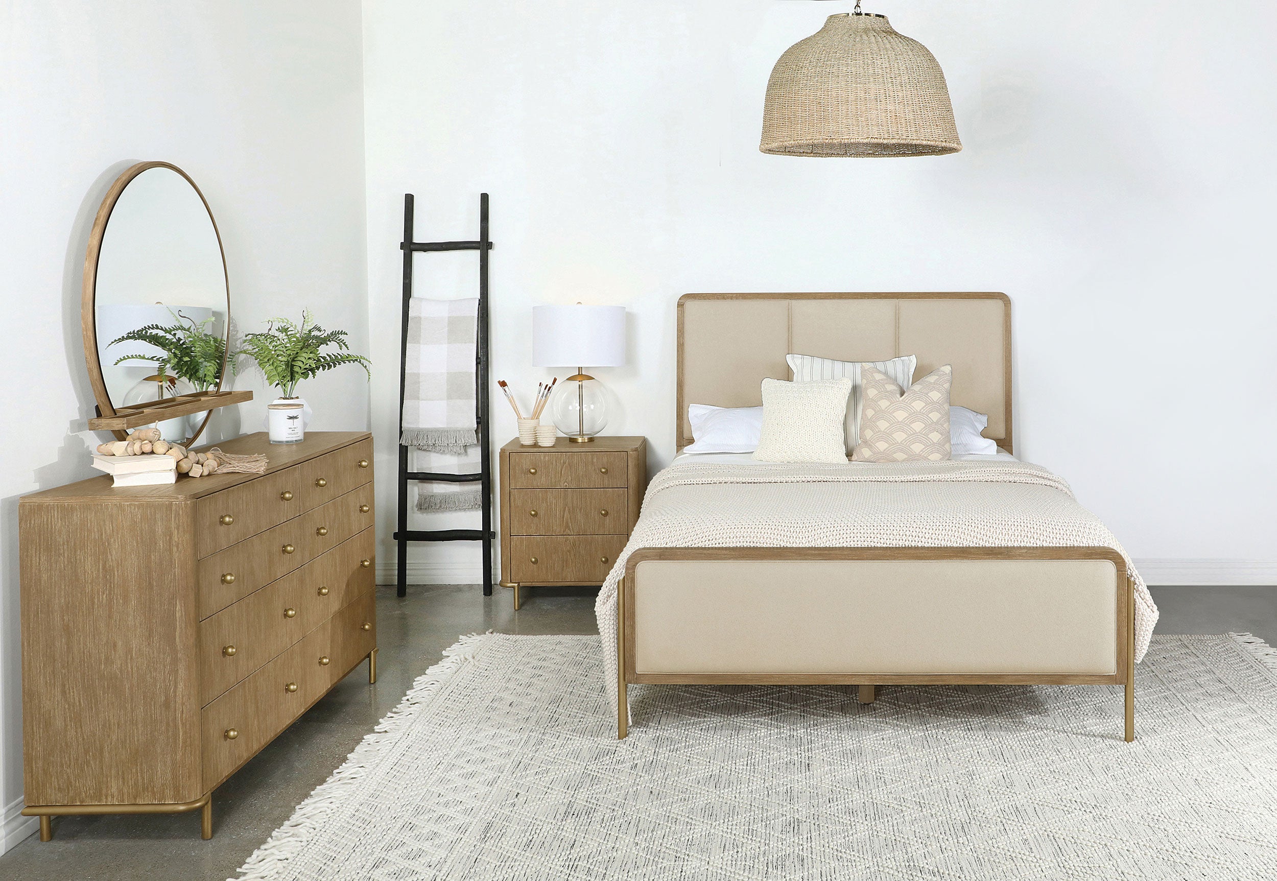 Arini 4-piece California King Bedroom Set Cream and Sand Wash