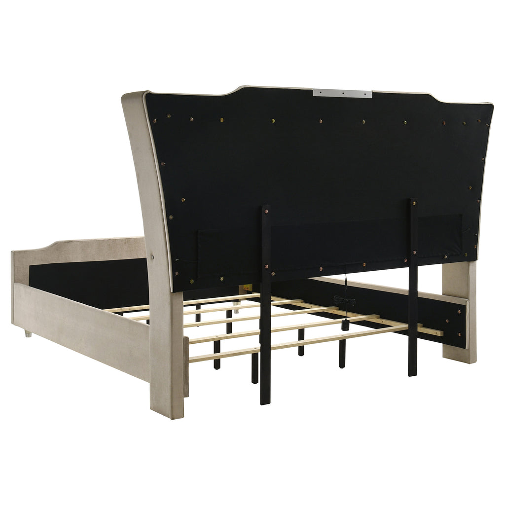 Lorient 4-piece California King Bedroom Set Ivory and Camel